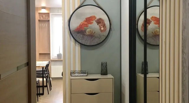 S Dizaynerskim Remontom u Yezha Flat, Rezerwuj Apartament Hotele w Obwód pskowski z parkingiem, Parking