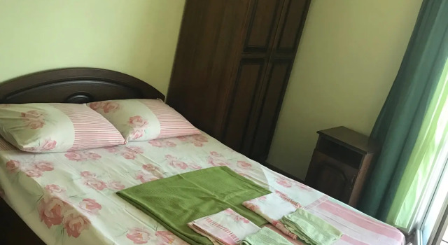 Четырёхместный номер с балконом и с красивым видом из окна Гостевой дом Солнечный Лоо