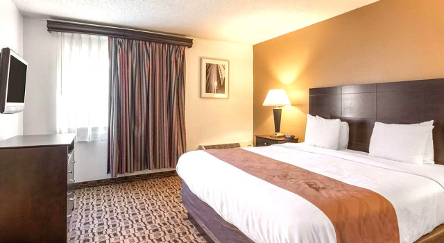 Двухместный люкс Deluxe с красивым видом из окна Coratel Plus Suites Wichita West Airport
