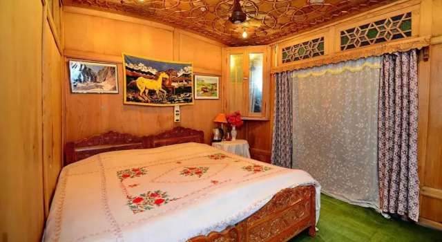 Номер Deluxe Отель Shiraz Deluxe Houseboat