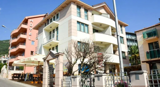 Swiss Holiday Hotel by KUNDAKCI GROUP, Book Hotel Hotels in Budva County with Parking, Parking
