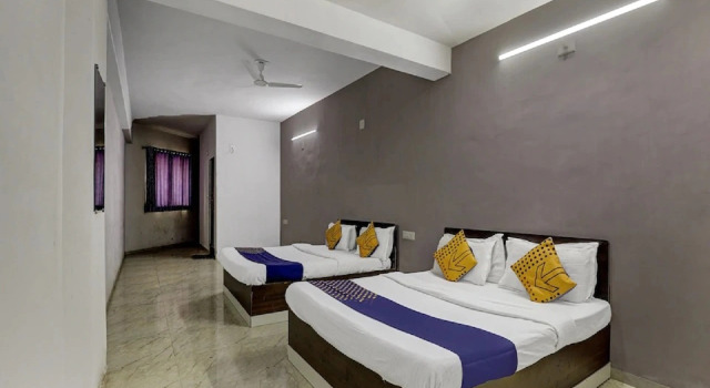 City Palace Hotel, Prenota Hotel Bavla Gujarat