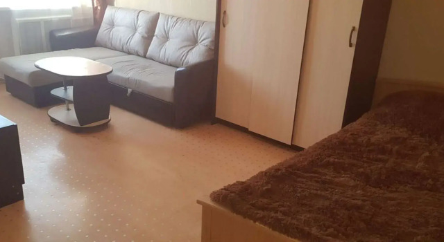 Na Sverdlovskom prospekte 31 Flat, Boek Appartement Kalininsky district 