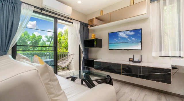 Номер Executive 46m2 Luxury Poolside 1 Bedroom Free Netflix Apartments	