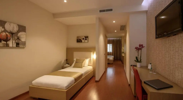 Трёхместный номер Standard Sky 2 Hotel Tirana