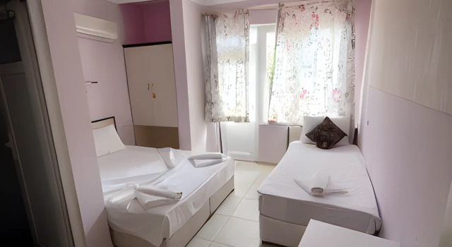 Трёхместный номер Economy с балконом и с видом на город Beachway Hotel