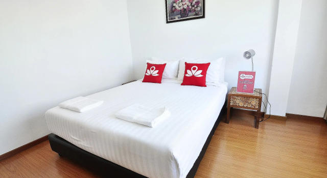 Отель ZEN Rooms Suthisan