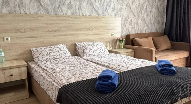 Двухместный номер Comfort с балконом и с видом на внутренний двор Отель Сара
