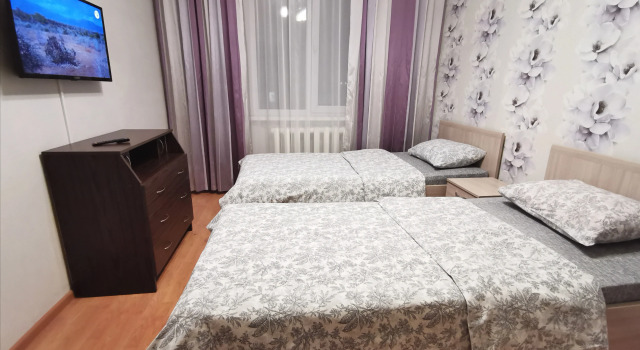 Bolshaya I Komfortnaya Dvushka Flat, Prenota Appartamento Hotel a Pskov Region con parcheggio, Parcheggio