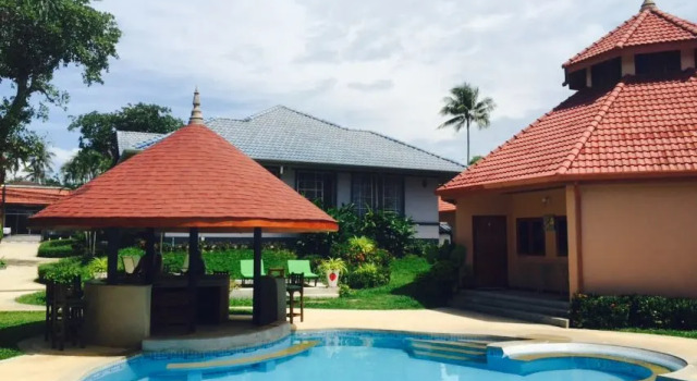 Люкс с балконом Отель Happy Elephant Resort