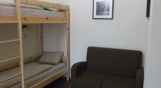 Bett im Wohnheim mit Blick Belokorichi