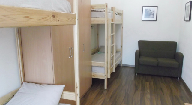 Bett im Wohnheim Belokorichi