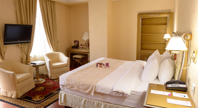 Двухместный люкс с видом на город Отель Crowne Plaza Minsk