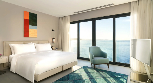 Двухместный номер Deluxe with Sofa с балконом и с видом на море Le Meridien Bodrum Beach Resort