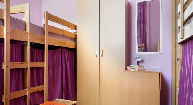 Postel ve společném pokoji pro ženy Parus Hostel