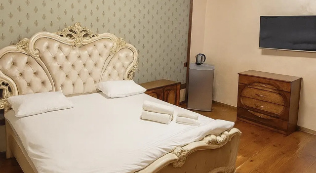 Comfort Kahden hengen Junior-sviitti parvekkeella näkymä sisäpihalle Old Yerevan Hotel