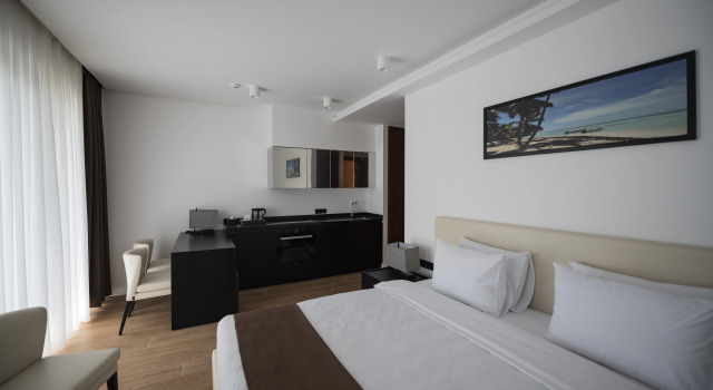 Апартаменты с балконом и с красивым видом из окна Апарт-отель Sea Breeze White Villas Apartments