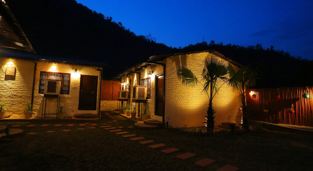 Ambika Resort Hotel, Rezerwuj Ośrodek wypoczynkowy Hotele w Uttarakhand z basenem, Basen