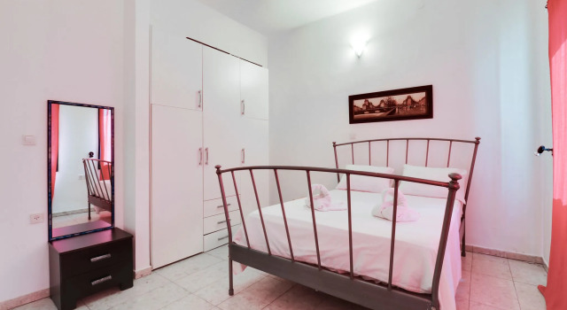 Апартаменты SHaYaSH Brand apartmentsTLV BY21, Забронировать Апартаменты/квартира Отели Тель-Авива с парковкой, рядом с Пляж Иерусалим, Парковка