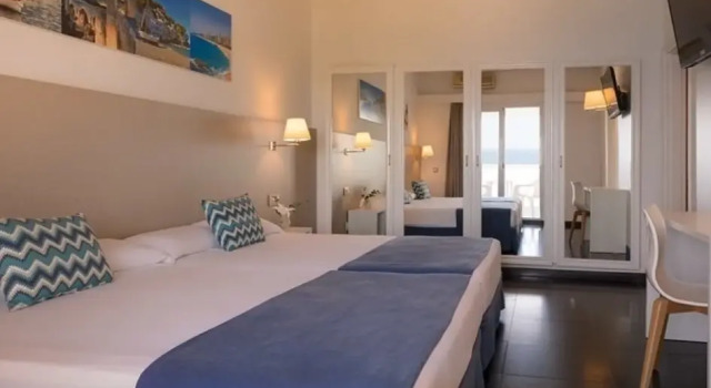 Трёхместный номер Standard с видом на море htop Caleta Palace