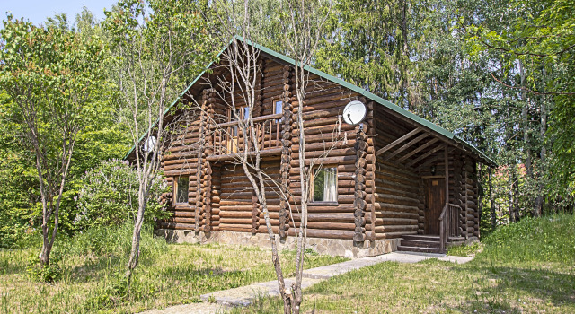 Шестиместный коттедж Standard с балконом и с красивым видом из окна База отдыха Поле - отель Новая Салынь