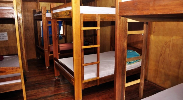 Кровать в общем номере с красивым видом из окна CoCo Boutique Resort