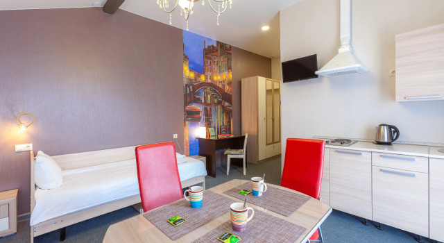 Четырёхместный семейный номер 301 with kitchen Гостевой дом House on Potapova