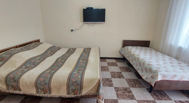 S Terrasoy Na Kryshe S Vidom Na Gory I More Private house, Buchen Sie Ferienhaus Villen in Sochumi, Villa