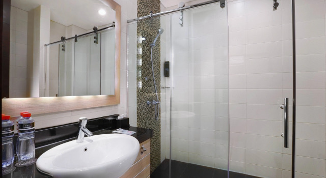 Family Quadruple room Hotel Neo Gubeng by ASTON