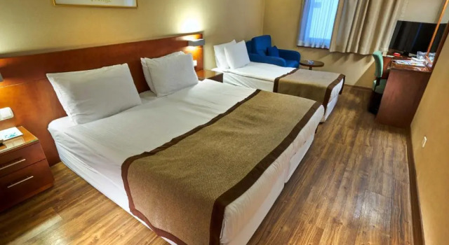 Standaard Vierpersoonskamer Feronya Hotel