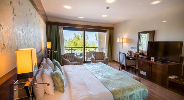 Отель Korineum Golf & Beach Resort