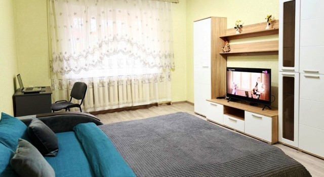 1-Komnatnaya V Mkrn Yubileyny 1/1 Ot Dom 89 Flat, Đặt Căn hộ Khách sạn ở Ural có chỗ đỗ xe, Bãi đậu xe
