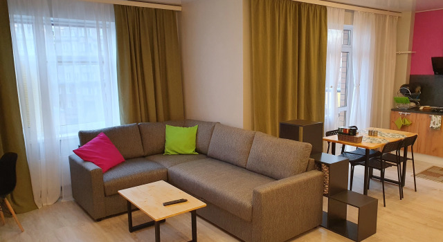 Na Kommunalnoy 15b Flat, Rezerwuj Apartament Hotele w Obwód pskowski z parkingiem, Parking