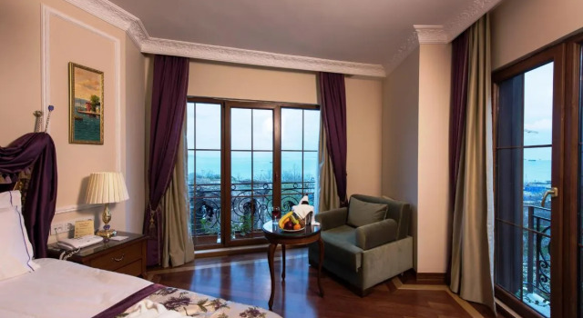 Люкс Deluxe с видом на море и дворец Вуколеон GLK PREMIER Sea Mansion Suites & Spa - Special Class