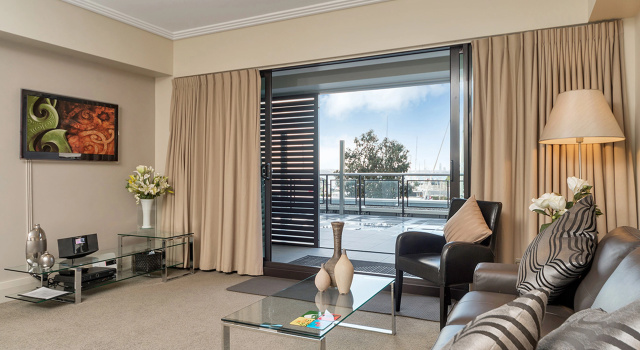 Апартаменты с 2 комнатами с балконом и с красивым видом из окна Апартаменты Waterfront Suites in the Heart of Auckland