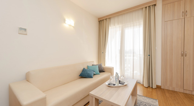 Трёхместный номер Superior с балконом и с красивым видом из окна Отель Villa MiraMar