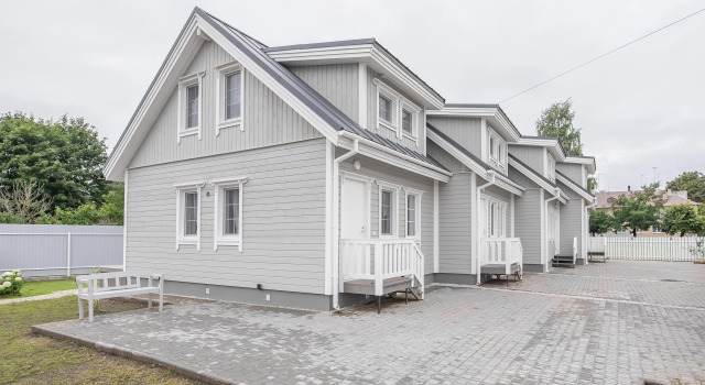 Avgust Guest House, Book Pension Hoteller i Pskov oblast med parkering, Parkering