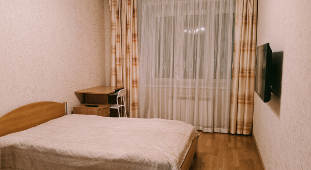 Квартира Уютная евродвушка в самом центре, Забронировать Апартаменты/квартира Отели Архангельска с парковкой, рядом с Архангельский литературный музей, Парковка