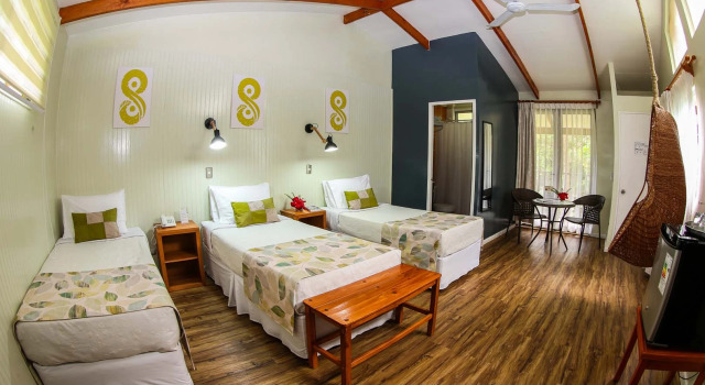 Трёхместный номер Standard с балконом Отель Easter Island Eco Lodge