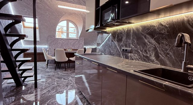 Dvukhetazhnaya v Tsentre s Verandoj na Kryshe Flat, Reserva ahora Apartamento San Petersburgo Rusia