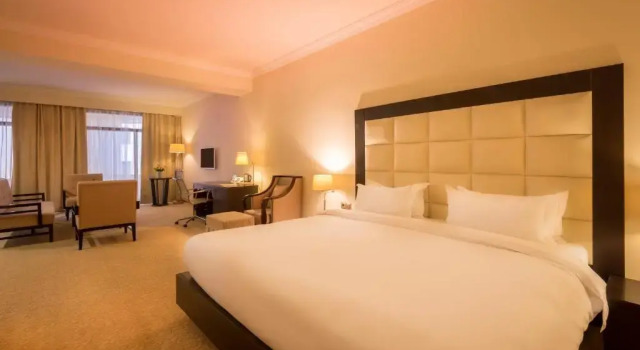 Family Double room with balcony and with city view Yerevan Paris Hotel