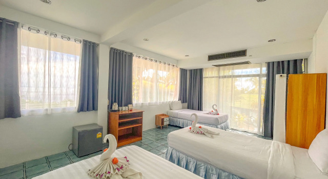 Трёхместный номер Standard с красивым видом из окна Отель Golden Hill Resort