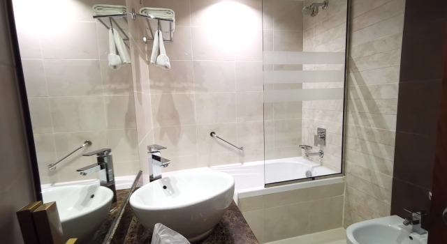Полулюкс Hotel Landmark Grand Hotel