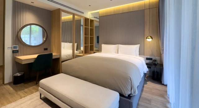 Люкс La Green с джакузи с 2 комнатами с балконом Отель La Green Hotel & Residence Пхукет