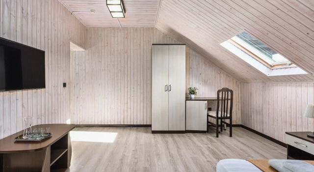 Четырёхместный семейный номер Comfort Мансарда с балконом Отель Сириус
