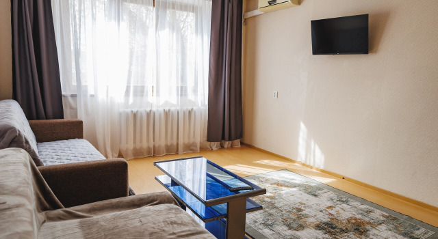 Dvukhkomnatnaya Na Melnikayte 122 Flat, Prenota Appartamento Hotel a Tyumen Region con parcheggio, Parcheggio