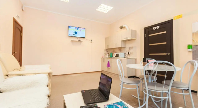 Na Kemerovskoj Hostel, Rezerwuj Hostel Hotele w Obwód omski z basenem, Basen