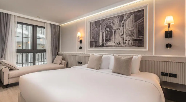 Двухместный номер Deluxe с балконом и с видом на бассейн Chateau Du Village Patong
