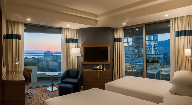 Двухместный номер Corner Larger с балконом и с видом на город Four Points by Sheraton Izmir