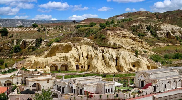 Отель Seraphim Cave Suites & Spa